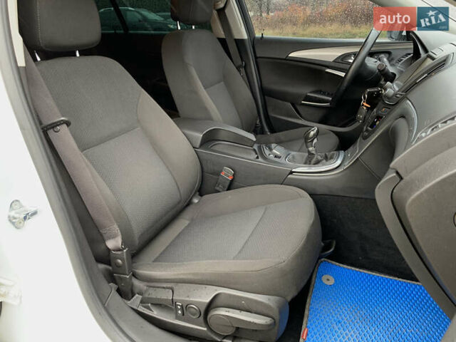 Белый Опель Инсигния, объемом двигателя 2 л и пробегом 179 тыс. км за 9399 $, фото 34 на Automoto.ua