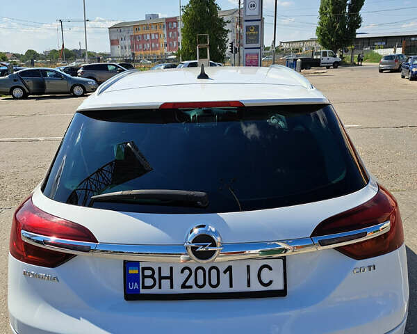 Белый Опель Инсигния, объемом двигателя 1.96 л и пробегом 204 тыс. км за 9700 $, фото 4 на Automoto.ua