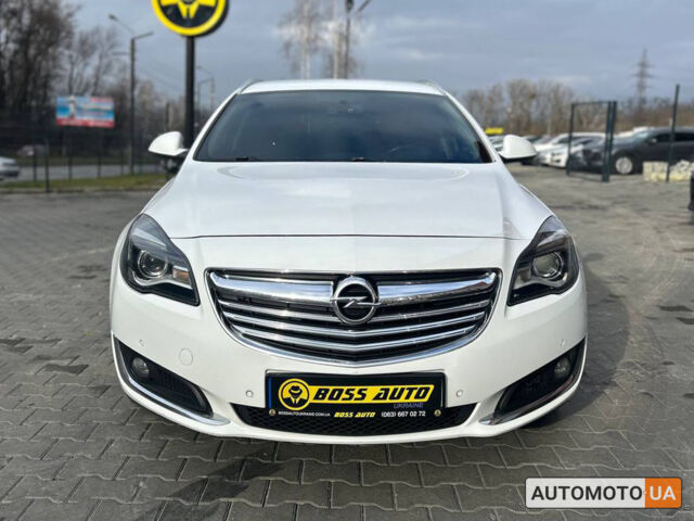Белый Опель Инсигния, объемом двигателя 2 л и пробегом 250 тыс. км за 10000 $, фото 1 на Automoto.ua