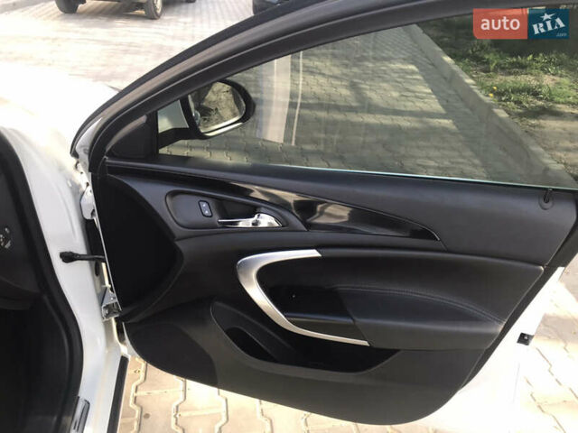 Білий Опель Інсігнія, об'ємом двигуна 2 л та пробігом 210 тис. км за 10800 $, фото 28 на Automoto.ua