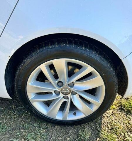 Білий Опель Інсігнія, об'ємом двигуна 1.96 л та пробігом 280 тис. км за 13500 $, фото 14 на Automoto.ua