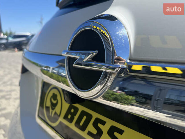 Білий Опель Інсігнія, об'ємом двигуна 2 л та пробігом 334 тис. км за 9150 $, фото 8 на Automoto.ua