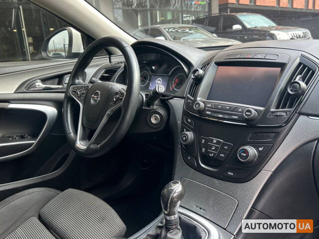 Белый Опель Инсигния, объемом двигателя 2 л и пробегом 250 тыс. км за 10000 $, фото 11 на Automoto.ua