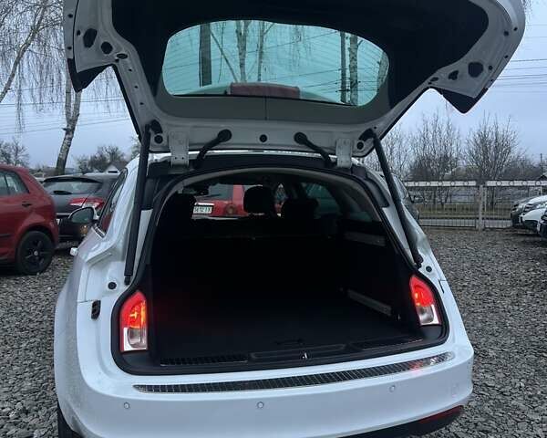 Белый Опель Инсигния, объемом двигателя 2 л и пробегом 288 тыс. км за 8800 $, фото 9 на Automoto.ua