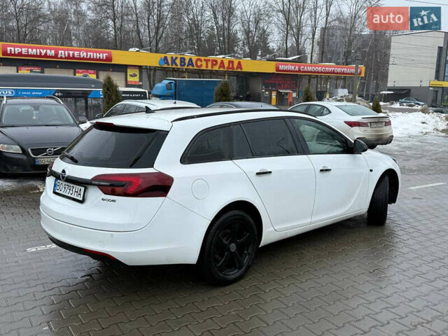 Белый Опель Инсигния, объемом двигателя 1.96 л и пробегом 320 тыс. км за 9300 $, фото 2 на Automoto.ua