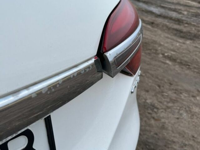 Белый Опель Инсигния, объемом двигателя 2 л и пробегом 281 тыс. км за 7000 $, фото 3 на Automoto.ua