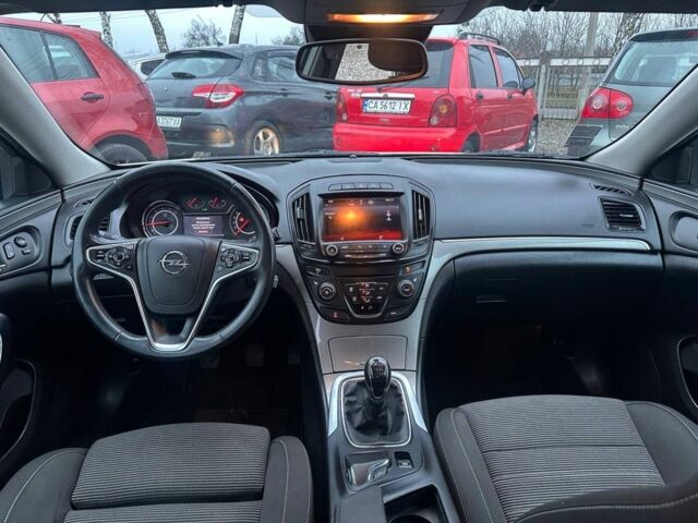 Белый Опель Инсигния, объемом двигателя 2 л и пробегом 217 тыс. км за 8800 $, фото 7 на Automoto.ua