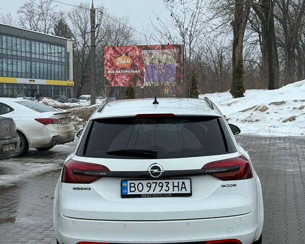 Белый Опель Инсигния, объемом двигателя 1.96 л и пробегом 320 тыс. км за 9300 $, фото 4 на Automoto.ua