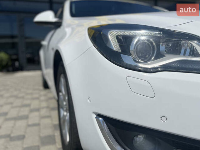 Білий Опель Інсігнія, об'ємом двигуна 2 л та пробігом 334 тис. км за 9150 $, фото 3 на Automoto.ua