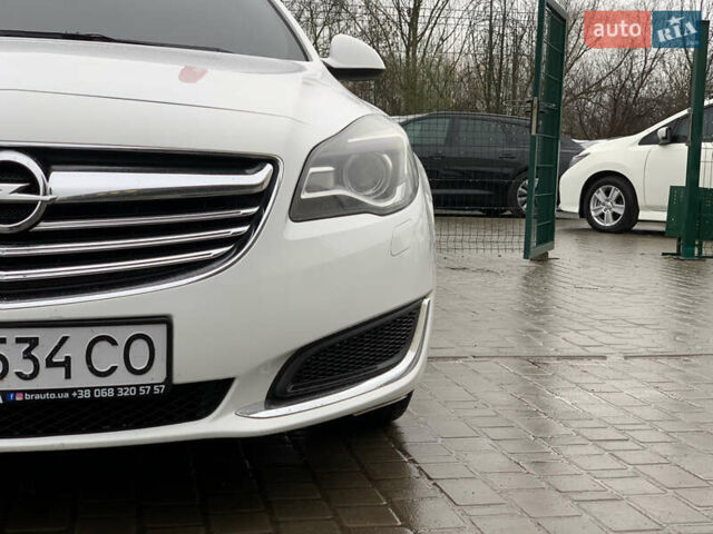 Белый Опель Инсигния, объемом двигателя 2 л и пробегом 179 тыс. км за 9399 $, фото 9 на Automoto.ua