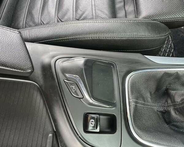 Білий Опель Інсігнія, об'ємом двигуна 2 л та пробігом 191 тис. км за 8200 $, фото 32 на Automoto.ua