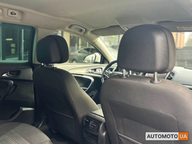 Белый Опель Инсигния, объемом двигателя 2 л и пробегом 250 тыс. км за 10000 $, фото 14 на Automoto.ua