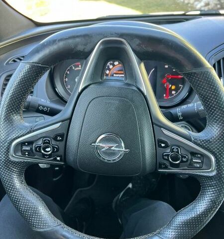 Белый Опель Инсигния, объемом двигателя 1.96 л и пробегом 280 тыс. км за 13500 $, фото 2 на Automoto.ua