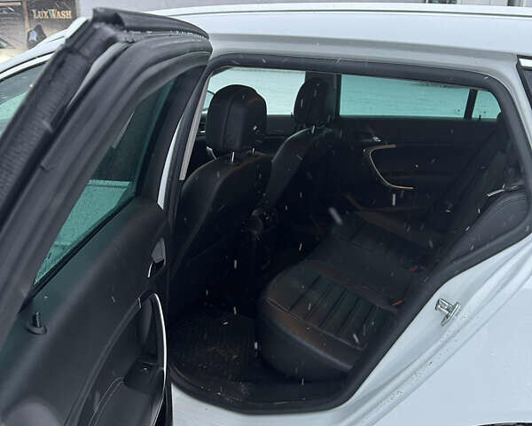 Белый Опель Инсигния, объемом двигателя 1.96 л и пробегом 192 тыс. км за 8999 $, фото 19 на Automoto.ua