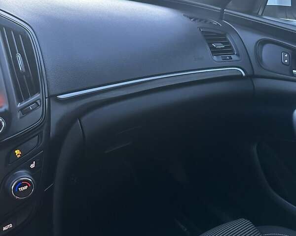 Білий Опель Інсігнія, об'ємом двигуна 1.96 л та пробігом 205 тис. км за 11500 $, фото 7 на Automoto.ua