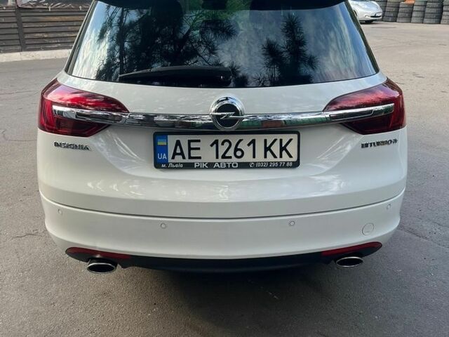 Білий Опель Інсігнія, об'ємом двигуна 2 л та пробігом 204 тис. км за 9900 $, фото 2 на Automoto.ua