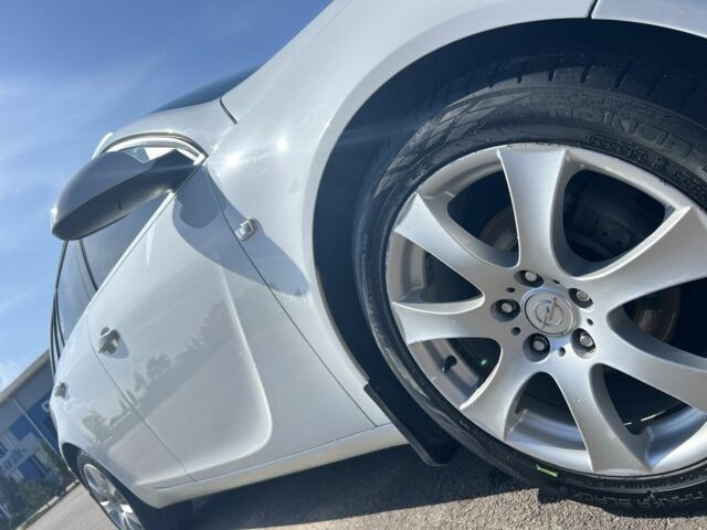 Белый Опель Инсигния, объемом двигателя 2 л и пробегом 278 тыс. км за 8400 $, фото 8 на Automoto.ua