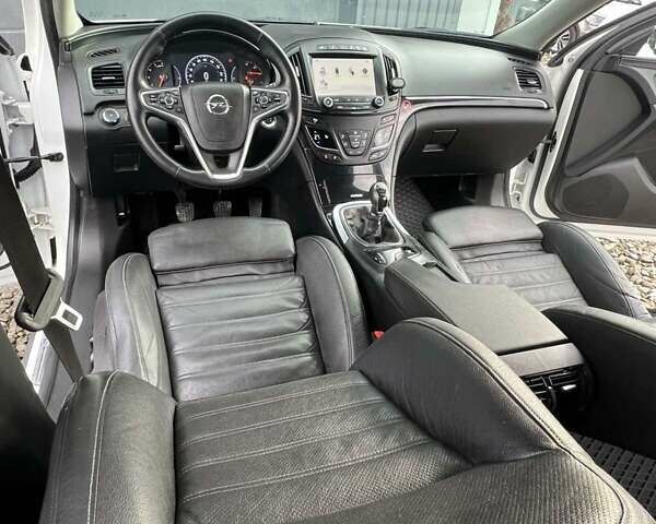 Білий Опель Інсігнія, об'ємом двигуна 2 л та пробігом 191 тис. км за 8200 $, фото 40 на Automoto.ua