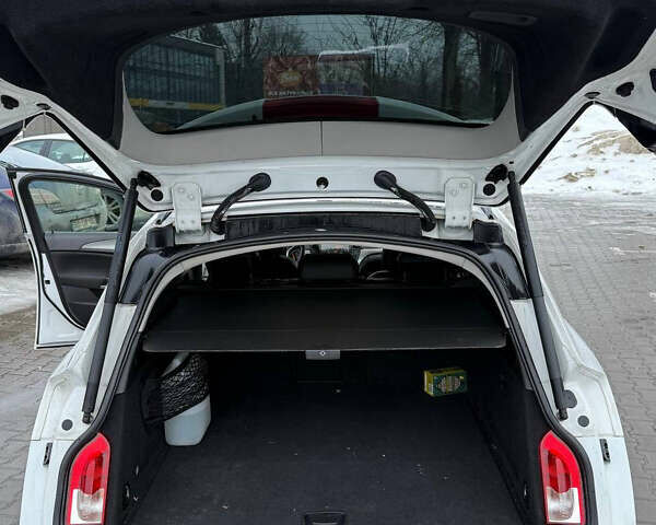 Белый Опель Инсигния, объемом двигателя 1.96 л и пробегом 320 тыс. км за 9300 $, фото 10 на Automoto.ua