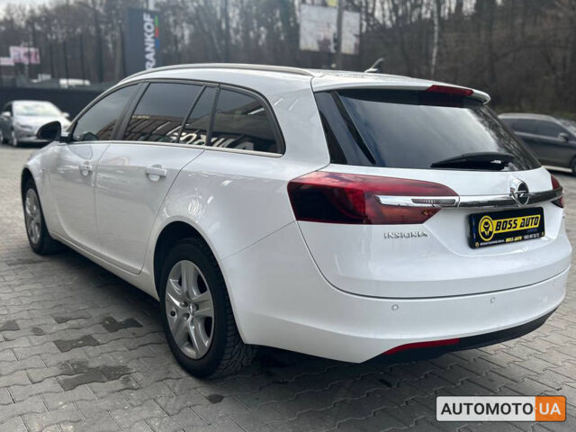 Белый Опель Инсигния, объемом двигателя 2 л и пробегом 250 тыс. км за 10000 $, фото 3 на Automoto.ua