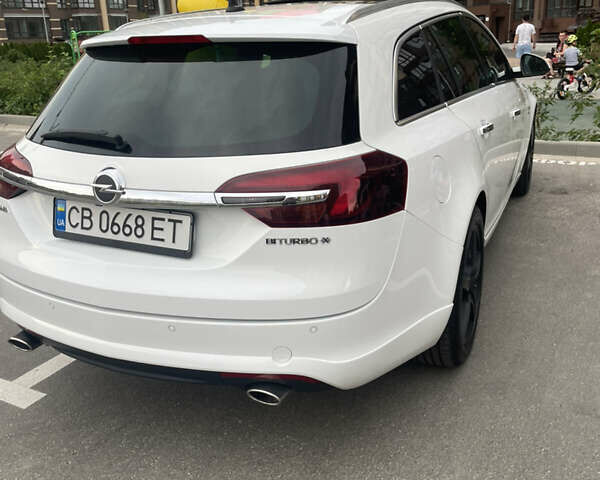 Белый Опель Инсигния, объемом двигателя 2 л и пробегом 195 тыс. км за 15200 $, фото 6 на Automoto.ua