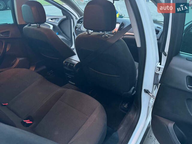 Белый Опель Инсигния, объемом двигателя 2 л и пробегом 281 тыс. км за 10000 $, фото 16 на Automoto.ua