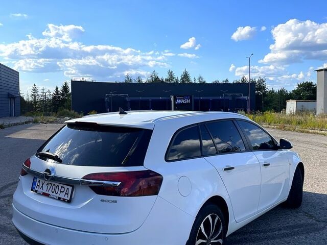 Белый Опель Инсигния, объемом двигателя 2 л и пробегом 246 тыс. км за 9100 $, фото 3 на Automoto.ua