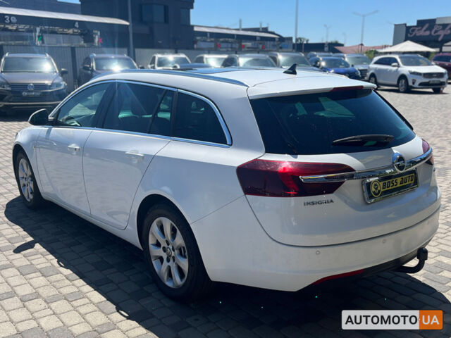Белый Опель Инсигния, объемом двигателя 2 л и пробегом 321 тыс. км за 9999 $, фото 3 на Automoto.ua