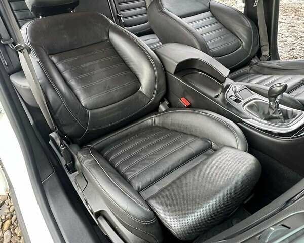 Білий Опель Інсігнія, об'ємом двигуна 2 л та пробігом 191 тис. км за 8200 $, фото 30 на Automoto.ua