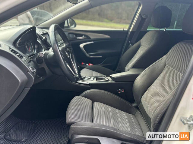 Белый Опель Инсигния, объемом двигателя 2 л и пробегом 250 тыс. км за 10000 $, фото 6 на Automoto.ua