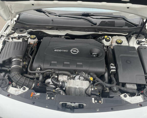 Білий Опель Інсігнія, об'ємом двигуна 2 л та пробігом 200 тис. км за 12500 $, фото 40 на Automoto.ua