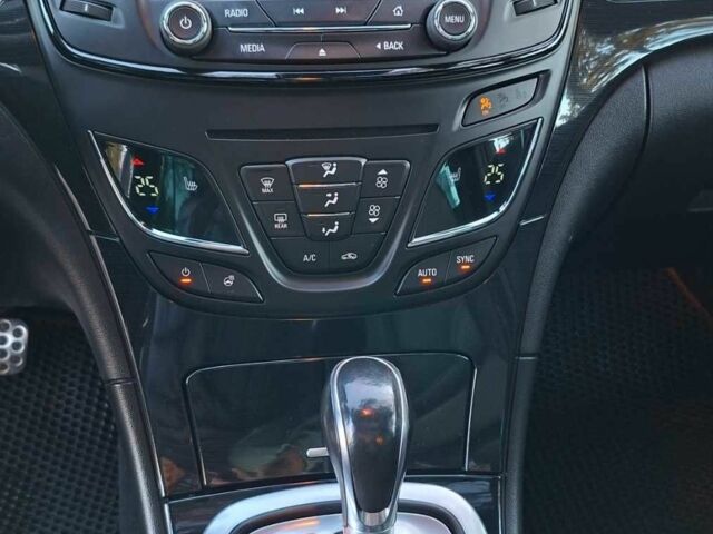 Белый Опель Инсигния, объемом двигателя 2 л и пробегом 246 тыс. км за 12800 $, фото 7 на Automoto.ua