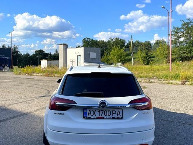 Белый Опель Инсигния, объемом двигателя 2 л и пробегом 246 тыс. км за 9100 $, фото 2 на Automoto.ua