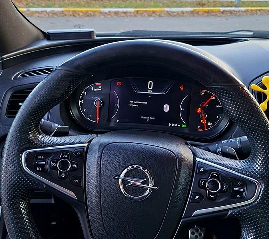 Белый Опель Инсигния, объемом двигателя 2 л и пробегом 246 тыс. км за 12800 $, фото 4 на Automoto.ua
