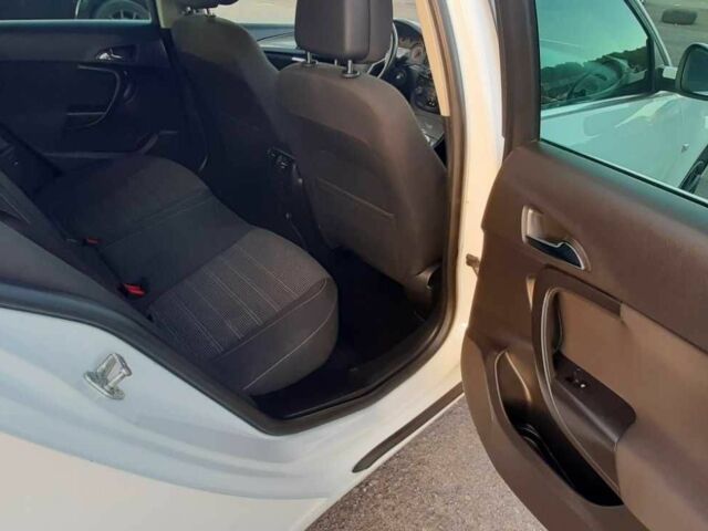 Білий Опель Інсігнія, об'ємом двигуна 2 л та пробігом 289 тис. км за 8000 $, фото 6 на Automoto.ua