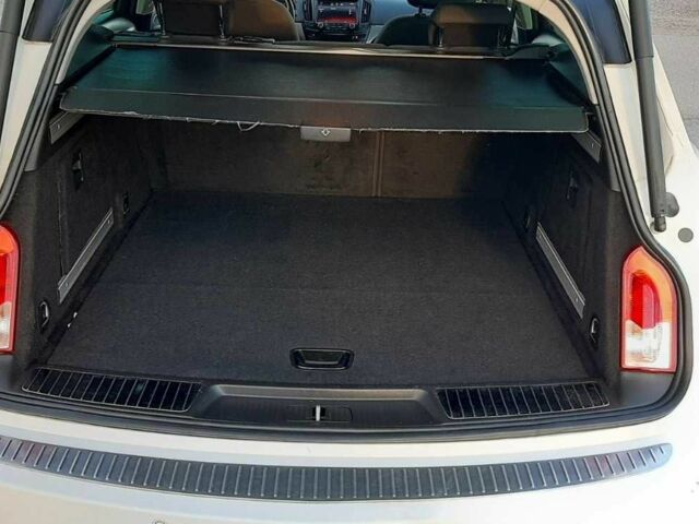 Белый Опель Инсигния, объемом двигателя 2 л и пробегом 220 тыс. км за 8600 $, фото 5 на Automoto.ua