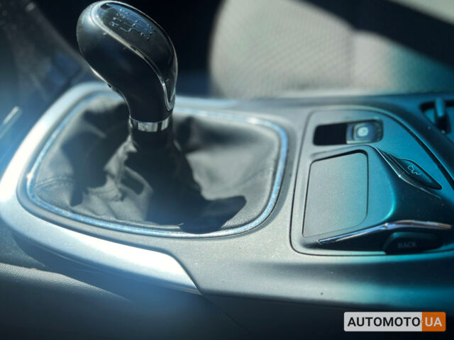 Белый Опель Инсигния, объемом двигателя 2 л и пробегом 321 тыс. км за 9999 $, фото 19 на Automoto.ua