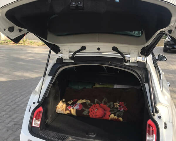 Білий Опель Інсігнія, об'ємом двигуна 2 л та пробігом 210 тис. км за 10800 $, фото 38 на Automoto.ua