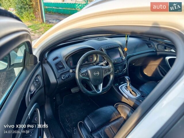 Білий Опель Інсігнія, об'ємом двигуна 1.96 л та пробігом 241 тис. км за 9900 $, фото 11 на Automoto.ua