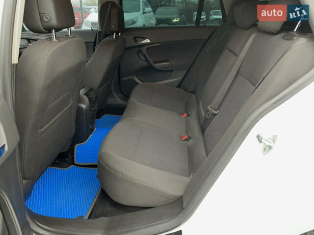 Белый Опель Инсигния, объемом двигателя 2 л и пробегом 179 тыс. км за 9399 $, фото 26 на Automoto.ua