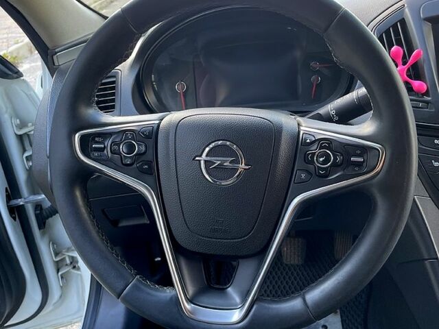 Белый Опель Инсигния, объемом двигателя 2 л и пробегом 246 тыс. км за 9100 $, фото 11 на Automoto.ua