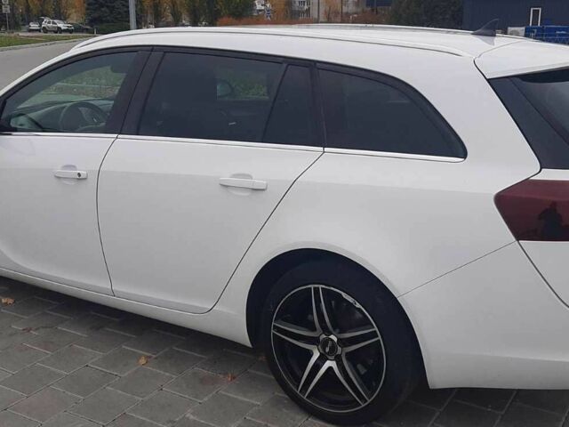 Білий Опель Інсігнія, об'ємом двигуна 2 л та пробігом 289 тис. км за 8000 $, фото 9 на Automoto.ua