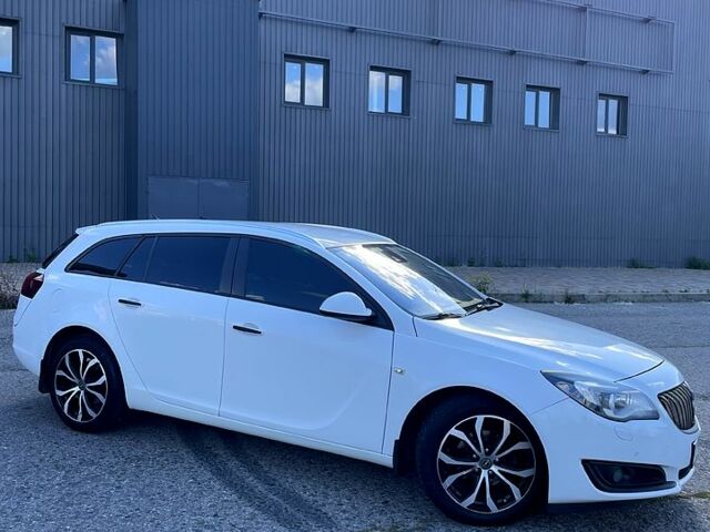 Белый Опель Инсигния, объемом двигателя 2 л и пробегом 246 тыс. км за 9100 $, фото 4 на Automoto.ua