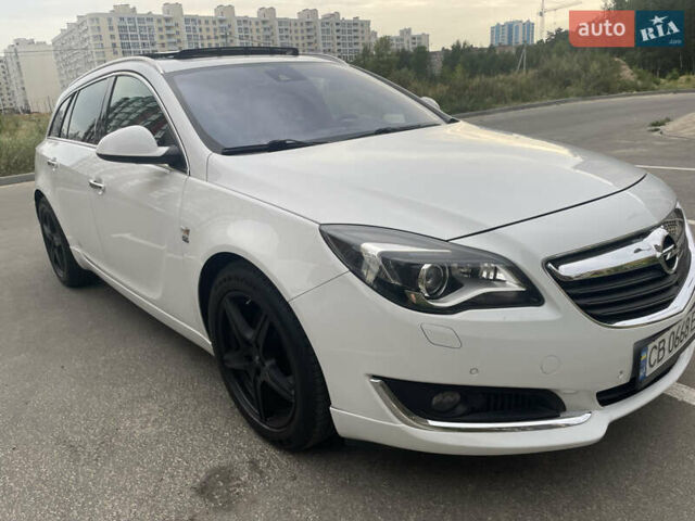 Белый Опель Инсигния, объемом двигателя 2 л и пробегом 195 тыс. км за 15200 $, фото 3 на Automoto.ua