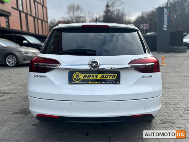 Белый Опель Инсигния, объемом двигателя 2 л и пробегом 250 тыс. км за 10000 $, фото 4 на Automoto.ua