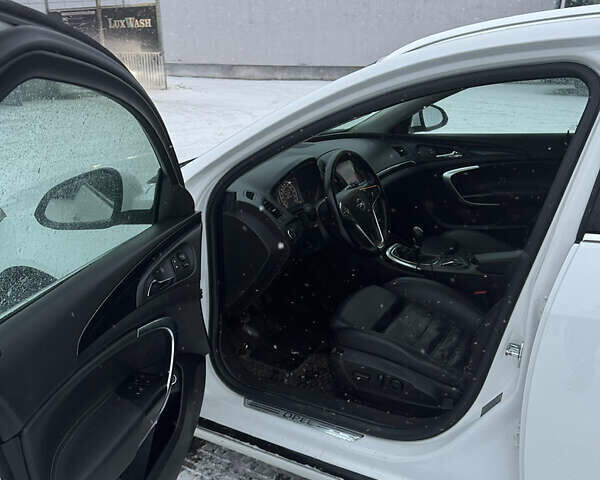 Белый Опель Инсигния, объемом двигателя 1.96 л и пробегом 192 тыс. км за 8999 $, фото 17 на Automoto.ua