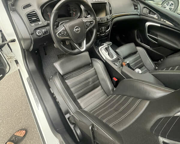 Белый Опель Инсигния, объемом двигателя 2.01 л и пробегом 201 тыс. км за 13500 $, фото 39 на Automoto.ua