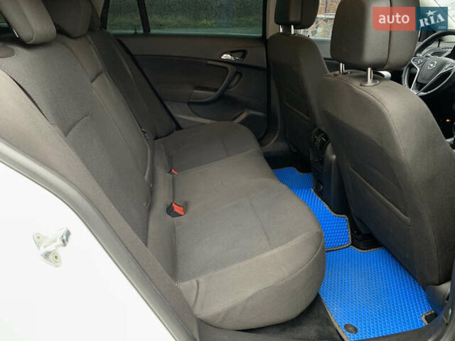 Белый Опель Инсигния, объемом двигателя 2 л и пробегом 179 тыс. км за 9399 $, фото 30 на Automoto.ua