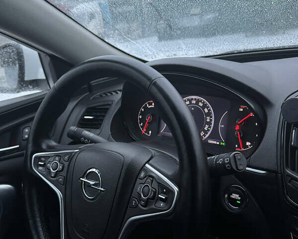 Белый Опель Инсигния, объемом двигателя 1.96 л и пробегом 192 тыс. км за 8999 $, фото 14 на Automoto.ua