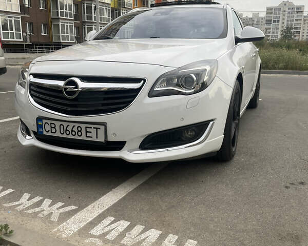 Білий Опель Інсігнія, об'ємом двигуна 2 л та пробігом 200 тис. км за 12500 $, фото 1 на Automoto.ua